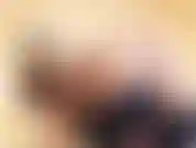 Asistente de vuelo caliente que tiene un orgasmo durante el vuelo.