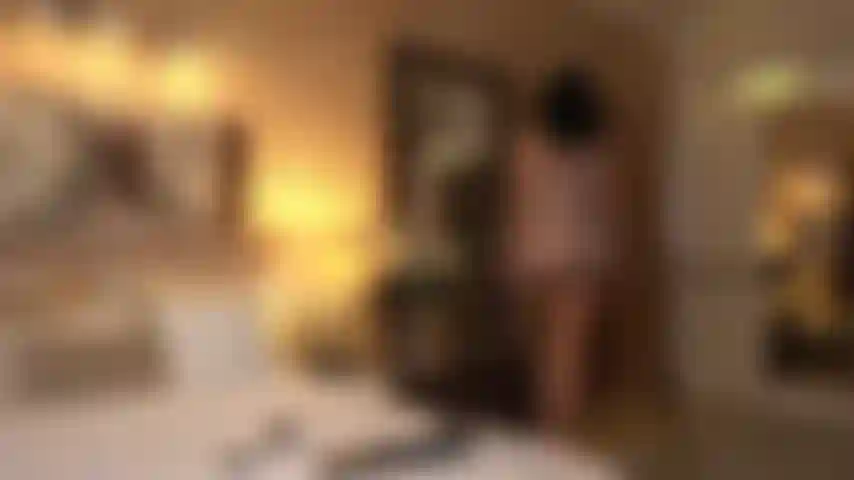 Eres tan adicta a tu diosa que hasta echarás a tu fea esposa de la casa por ella!