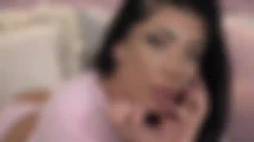 Gimnasta asmr bromeando.