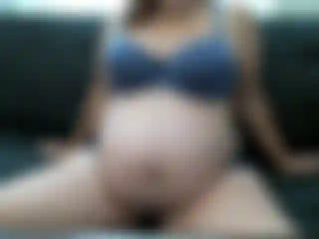 Kim está embarazada y es tan grande! Recuéstate durante 10 minutos para ti sola y disfruta. Esta vez no hay audio, ¡pero los subiré muy pronto!