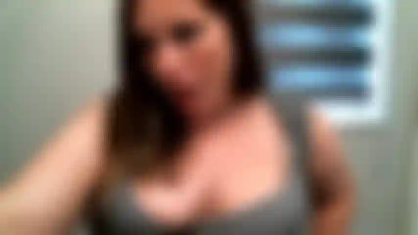 ¡Kim embarazada encontró su porno favorito y no pudo resistirse! Tetas rebotando dándose placer a ella misma. ( Sin audio).