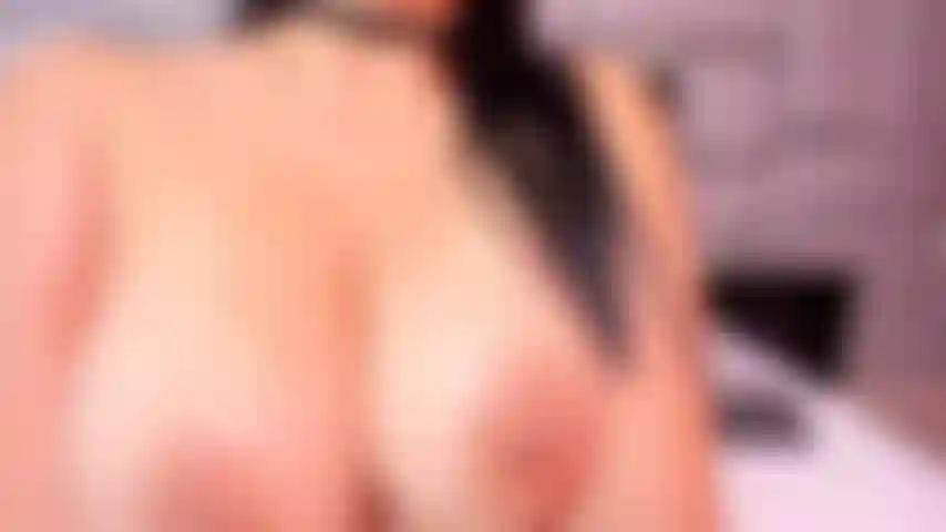 Te dejaré meter tu polla gruesa en mi estrecho coño, ya te lo estoy preparando...