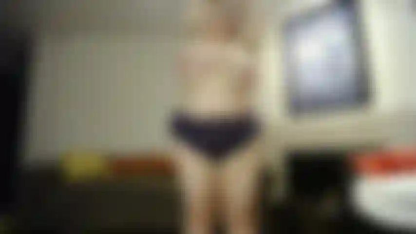 Curvas laterales, tetas enormes, mis axilas peludas te tientan... Para ejercitar tu brazo, esto me sienta muy bien, y estoy seguro de que también te sentirás bien a ti...