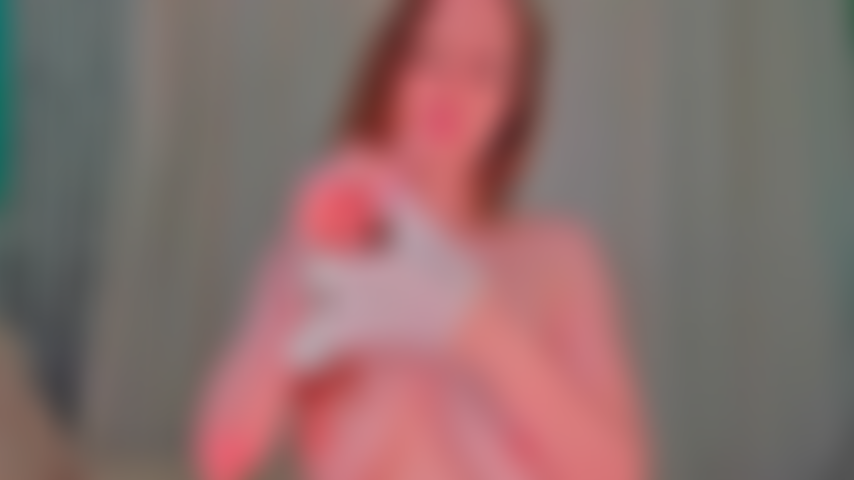 Dedos anales con guantes médicos.