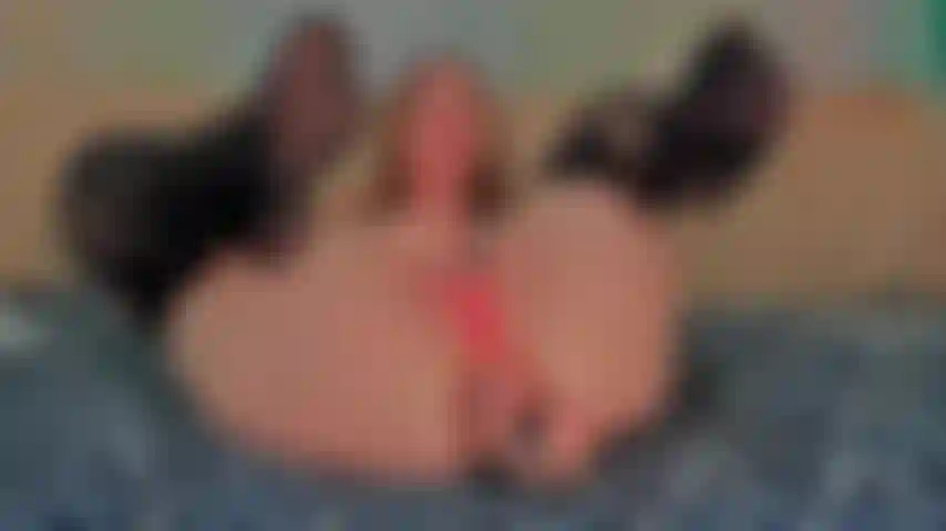 Anal lying on back (nylon feets close to cam )