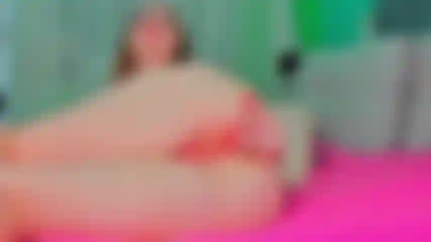 Fóllame el coño con un gran consolador negro en pose lateral.