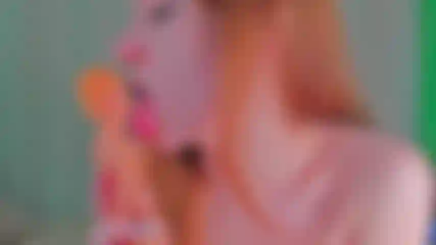 Fetiche de macrofilia con muñeco ken.