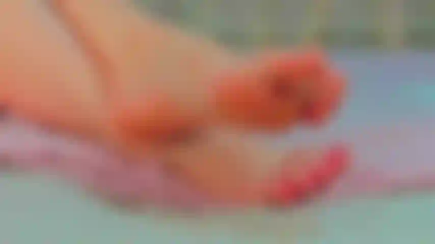 Footfetish (lubricación con crema).