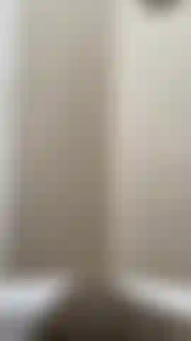 Espíame mientras me ducho.