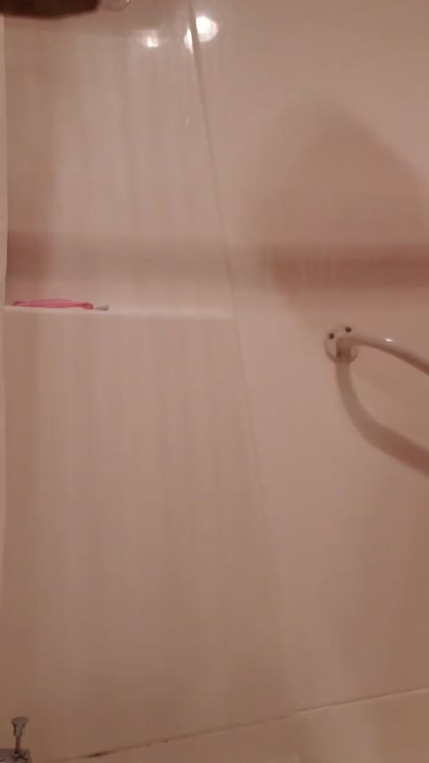 Tomando una ducha con randy y adorando su enorme trasero.