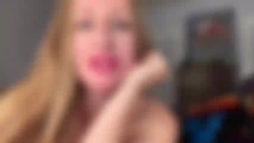 Chúpame las grandes tetas lechosas de mamá! ¡Están tan llenas para ti!