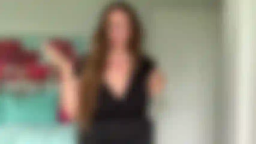 Mi video mas lechero del 2020! Chupando bocados y bocados de leche y rociándola por todas partes! Más de 15 minutos de drenaje de mis senos masivamente hinchados. Mi mejor creación hasta ahora!