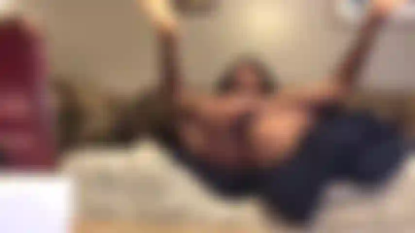 Espectáculo de polla grande y culo perfecto de pretzel humano.