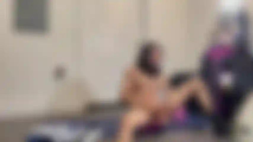 ( Sin sonido) corrida que termina golpeando la polla.