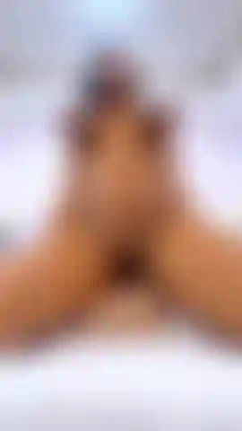 Tetas enormes y rebotan.