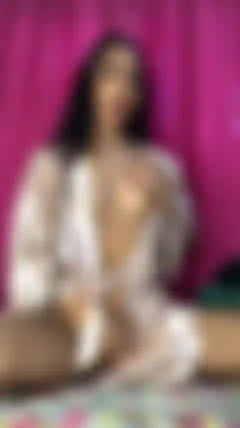 Únete a mí mientras me toco.