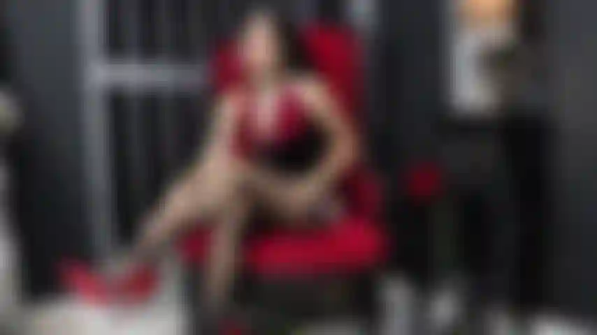 Siente mis hermosas y sexys piernas con mi sexy nylon.