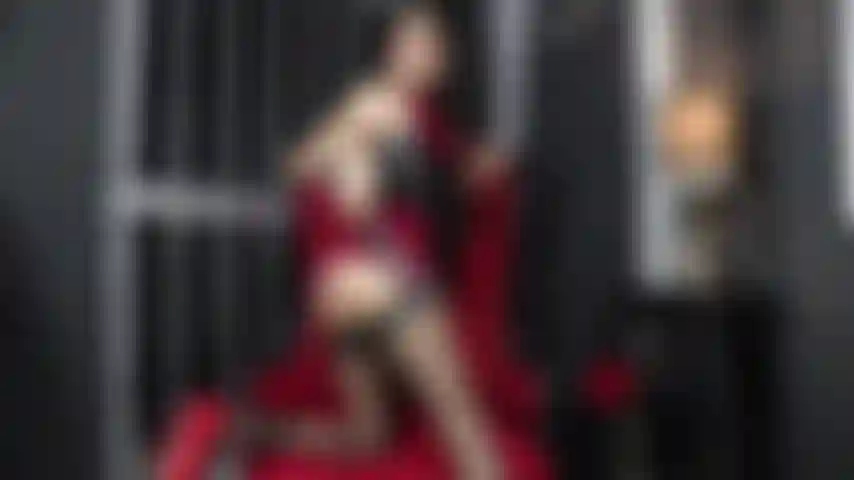 Azota mi culo sexy, soy tu chica traviesa.