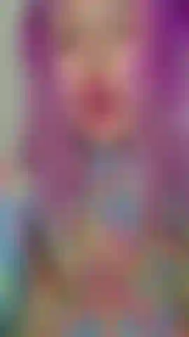 Actualización de lengua dividida, mostrando trucos que puedo hacer, babear/escupir, en un body transparente que llevo puesto.