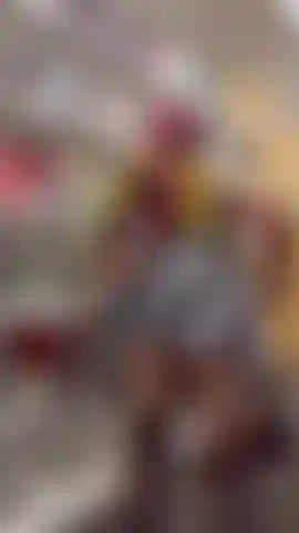 Celebración del mes queer: picardía en la biblioteca pública. Metiendo panty en la boca grande, mostrando el coño y el ojete apretado.