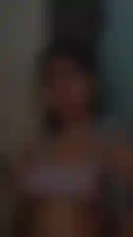 Caliente, humeante y mojada.