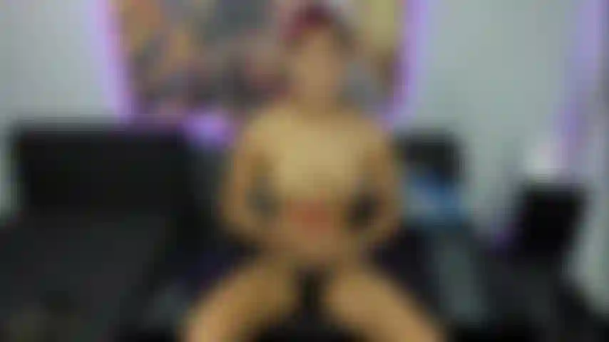 Aceite en mi cuerpo y muestro músculos.