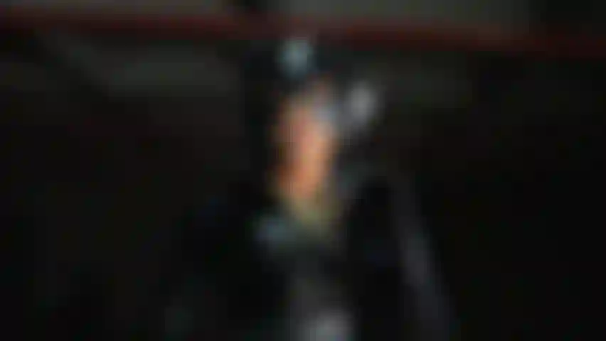 Ríndete ante mis pies.