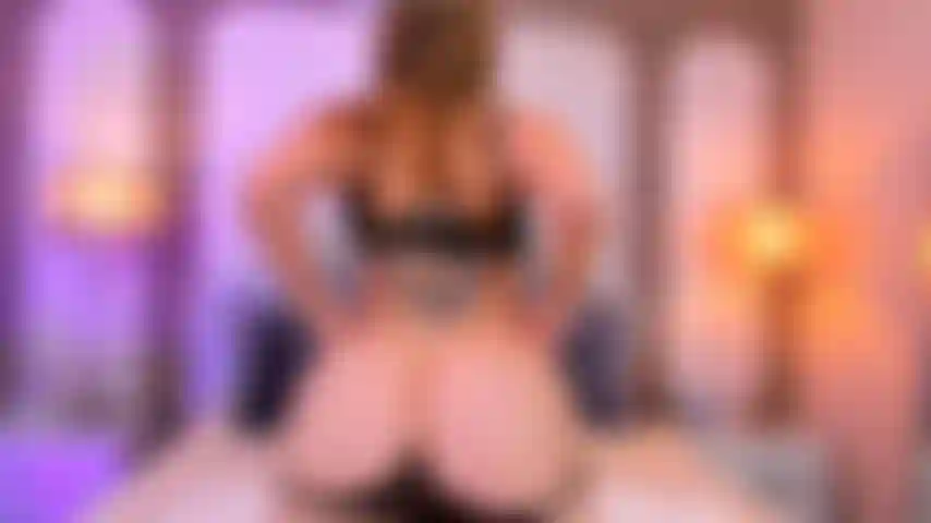 Montando mi torso y haciendo rebotar mi culo en él.