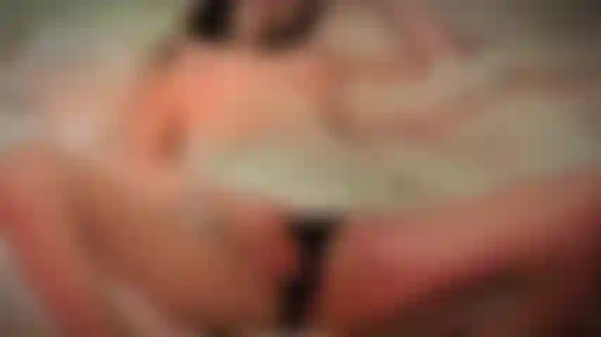 Sexo b/g: vista frontal en primera persona de mí montando su polla. Me quedé tan abierta...