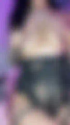 Me follo el dildo mientras te hablo sucio.