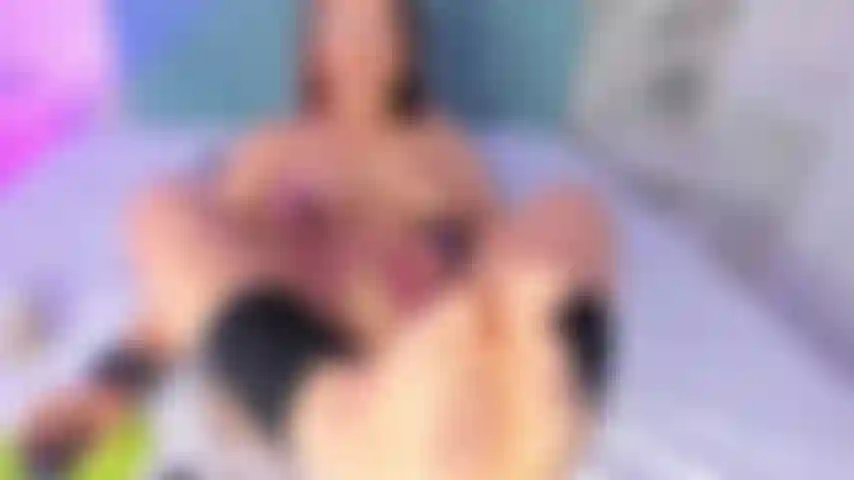 excellent oil foot job with my naked body