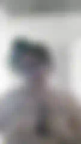 Doble amputada masajeándome los muñones y masturbándome.