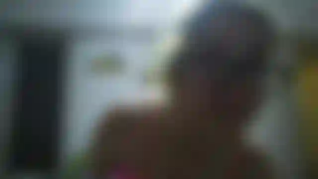 Chupando tetas y muñón para mis adorables devotos.