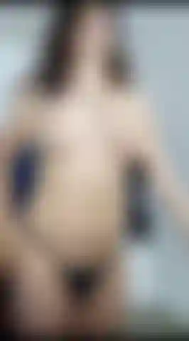 Tocando_mi_coño_para_ti_y_un_delicioso_chorro.