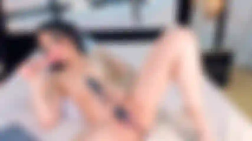 Play with my delicious clitoris while I make you a delicious blowjob 😈