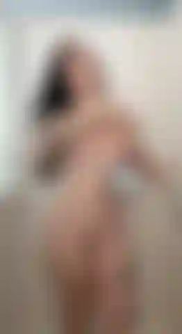 Dúchate conmigo mientras te la chupo y te follo.