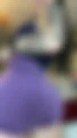 Nena del gimnasio se desnuda y se corre.