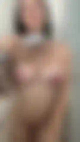 Poniéndome traviesa con el cabezal de la ducha.