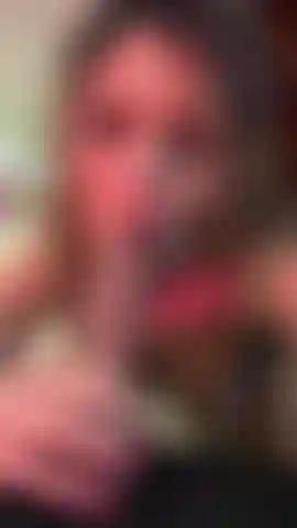 Chupando mi consolador de 8 pulgadas.