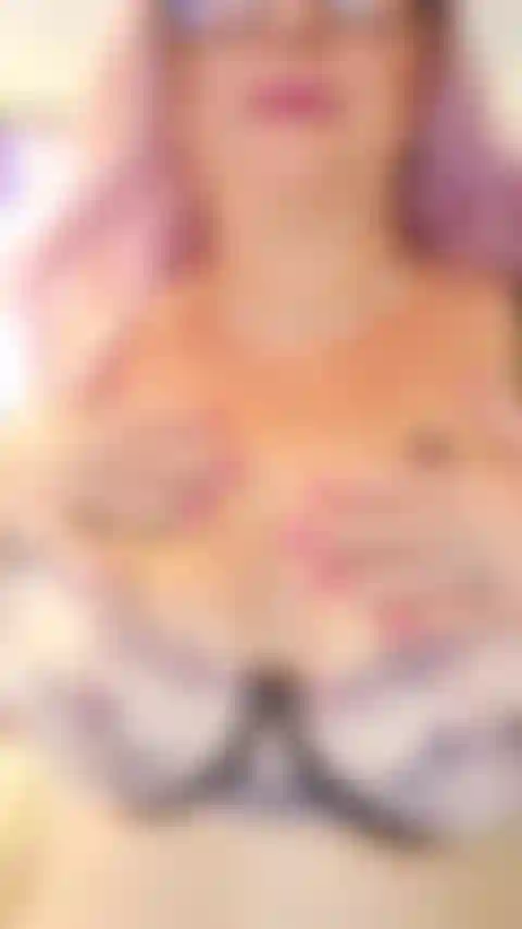 Ay! Mi lencería es demasiado pequeña, estoy pasando el rato, incluido el juego con juguetes.