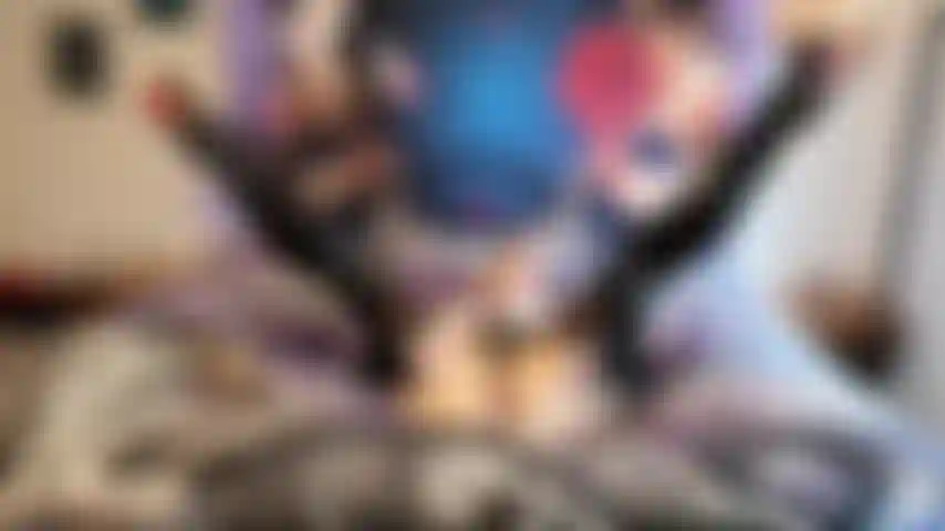 Sexy y cachonda, un consolador y un coño enorme.