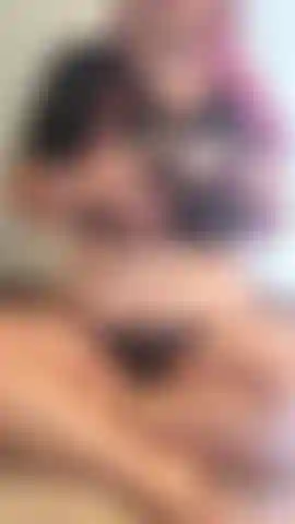 Strip tease y adoracion de tetas.