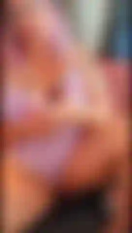 Me pongo muy cachonda haciendo cockratings!! Mírame follarme mientras califico tu polla!