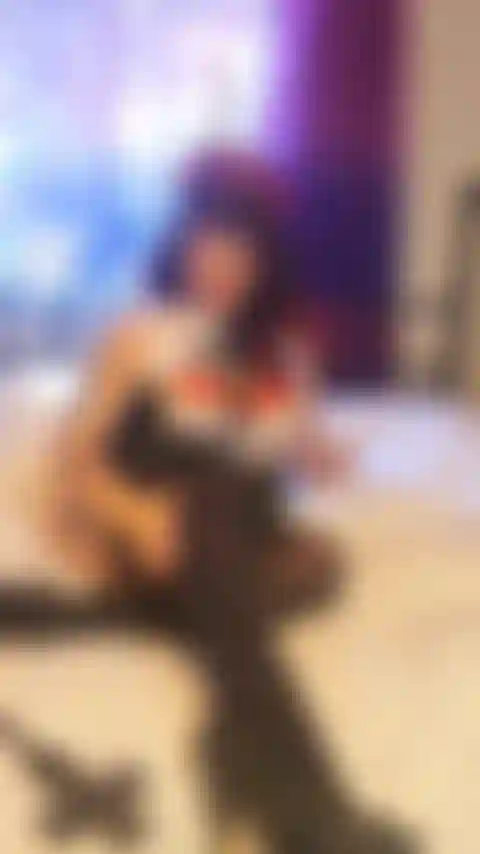 Niña buena o niña mala? No puedo dejar de tocarme - multi orgásmica.