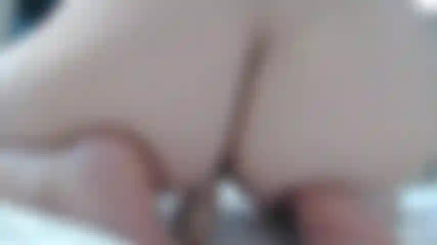 Cabalgando y saltando.