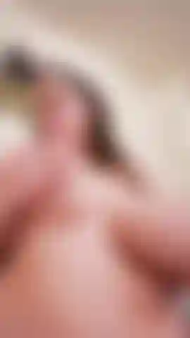 Dos minutos de juego con las tetas.