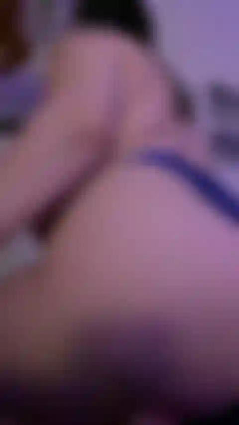 Twerk con tanga azul.