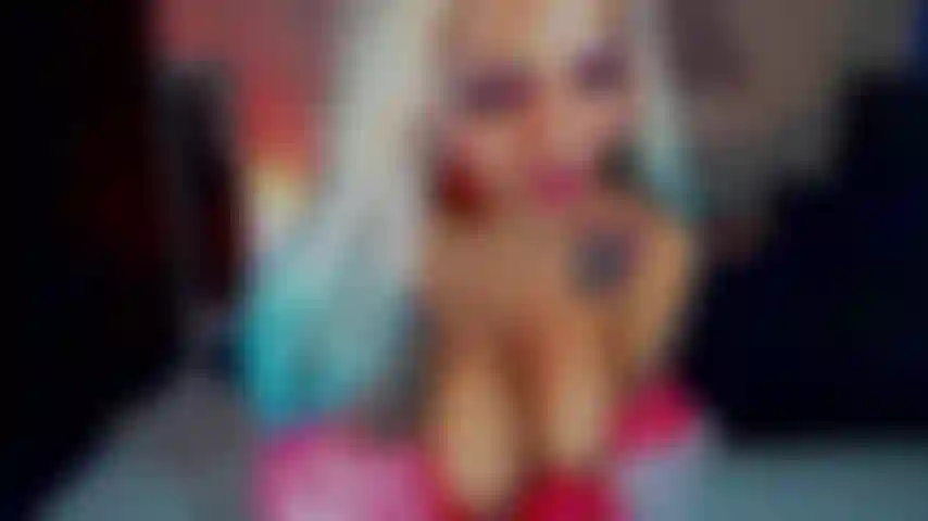 Quieres ver como juego con mi coñito y hago una hermosa mamada?