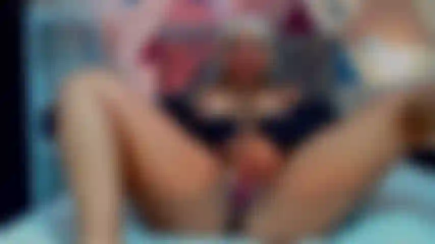 Mírame follar mi coño muy caliente y mi estilo perrito.