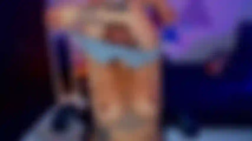 Fóllame la garganta con tanta fuerza que escupe graciosas para ti.